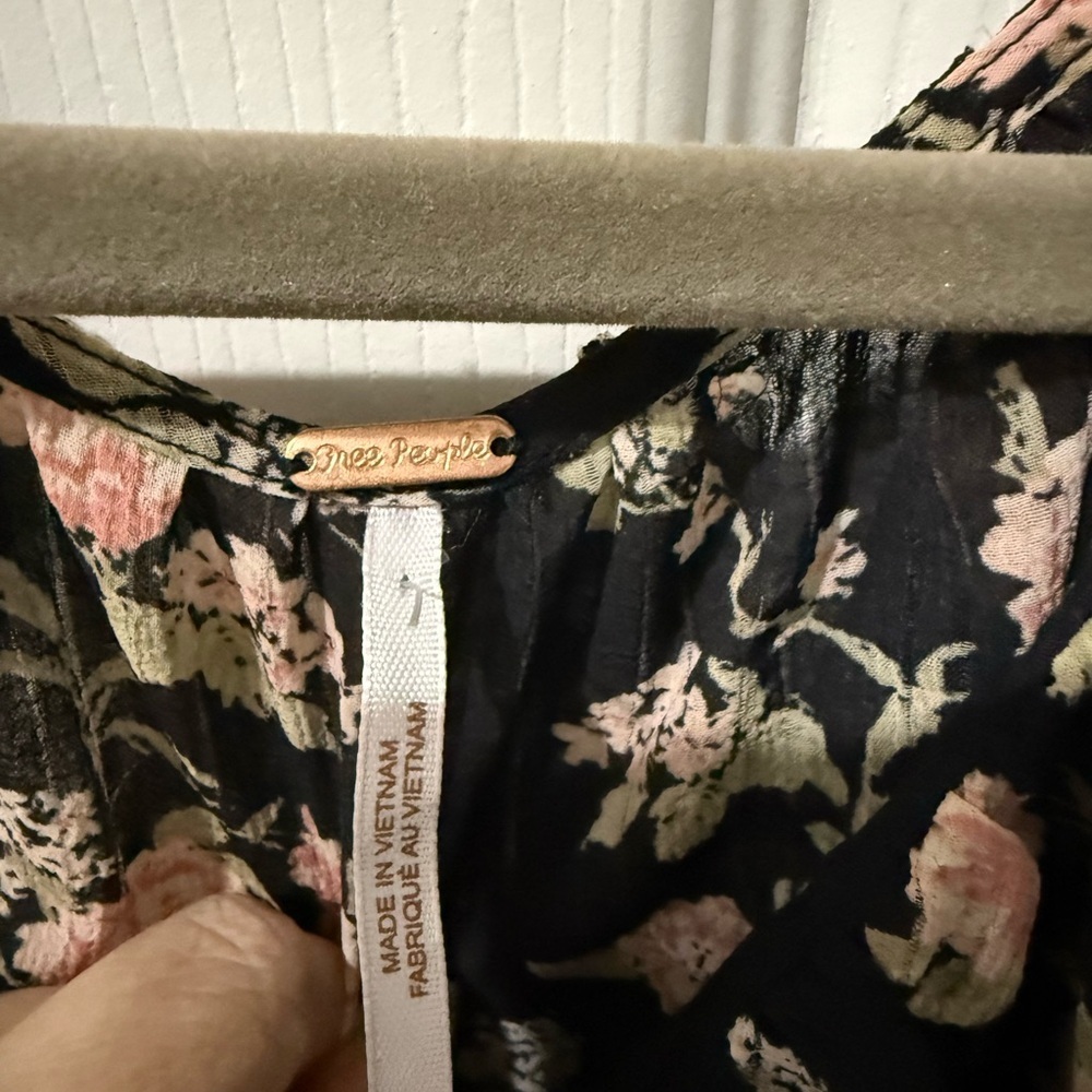 Free People Black Floral Ruched Blouse Size Large Sheer Boho Top - Picture 3 of 4